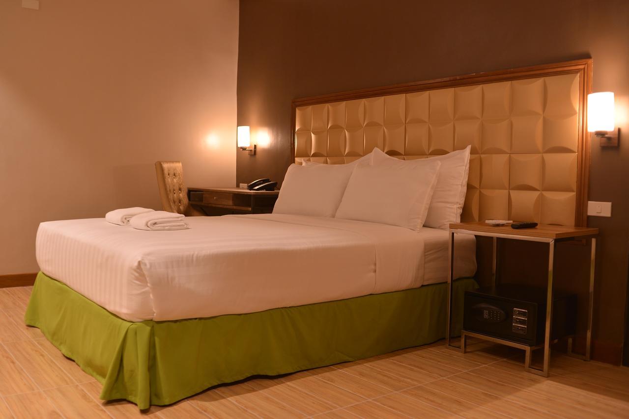 Robertson Hotel Naga  Εξωτερικό φωτογραφία