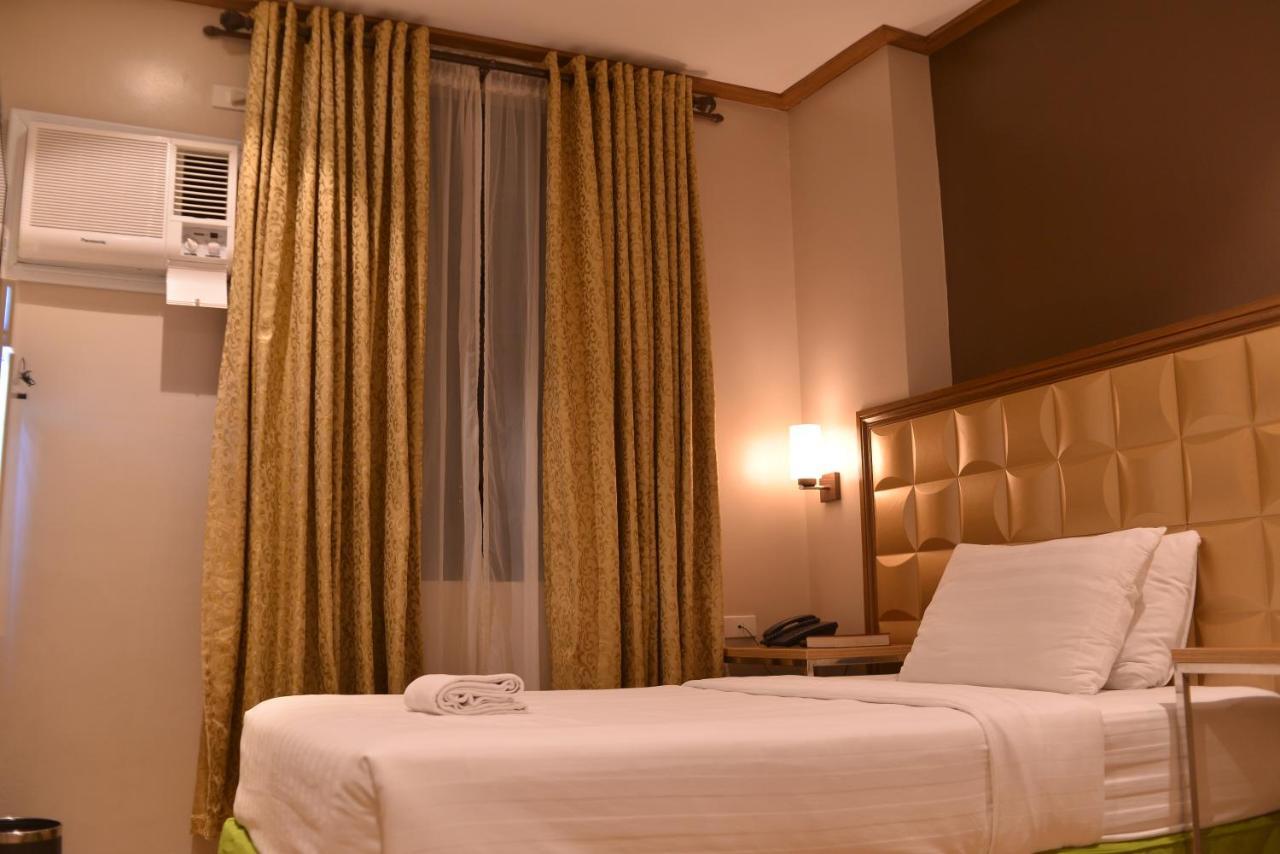Robertson Hotel Naga  Δωμάτιο φωτογραφία
